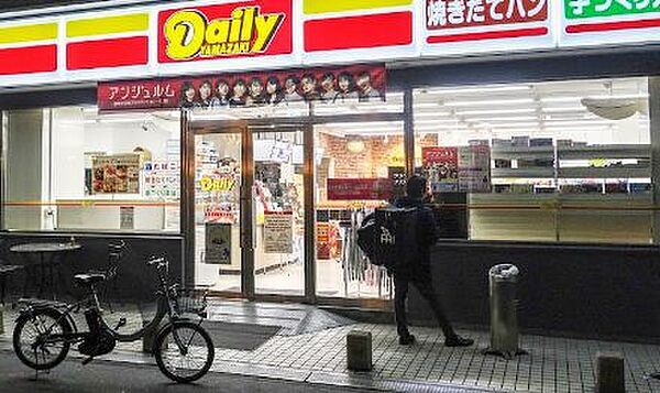 【コンビニエンスストア】デイリーヤマザキ　博労町店まで329ｍ