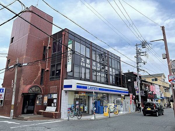 【コンビニエンスストア】ローソン豊中服部元町1丁目まで298ｍ