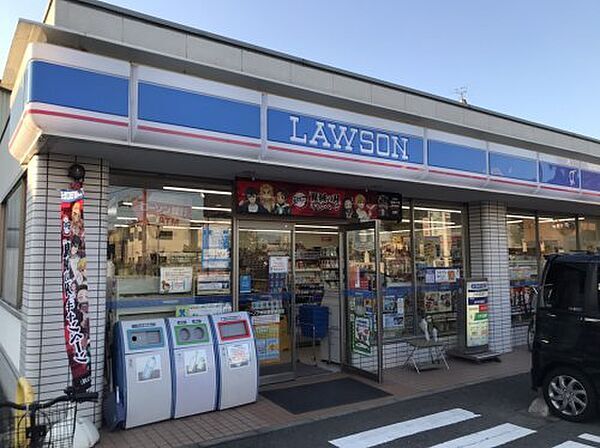 【コンビニエンスストア】ローソン吹田警察署前店まで890ｍ
