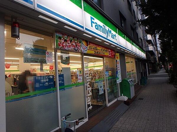 ファミリーマート六車大淀南店 549m