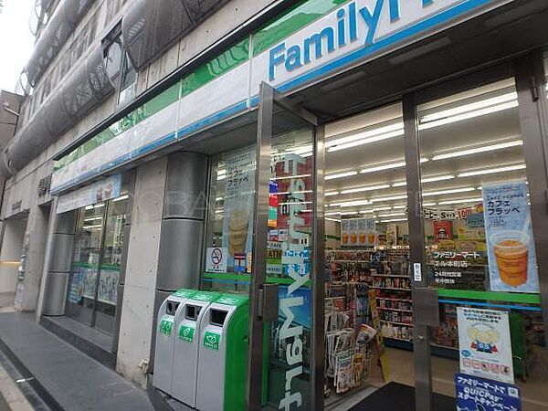 【コンビニエンスストア】ファミリーマート エル本町店まで121ｍ