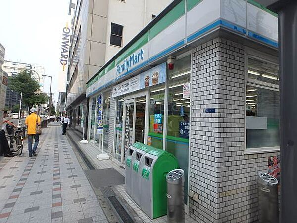 【コンビニエンスストア】ファミリーマート本町四丁目店まで177ｍ